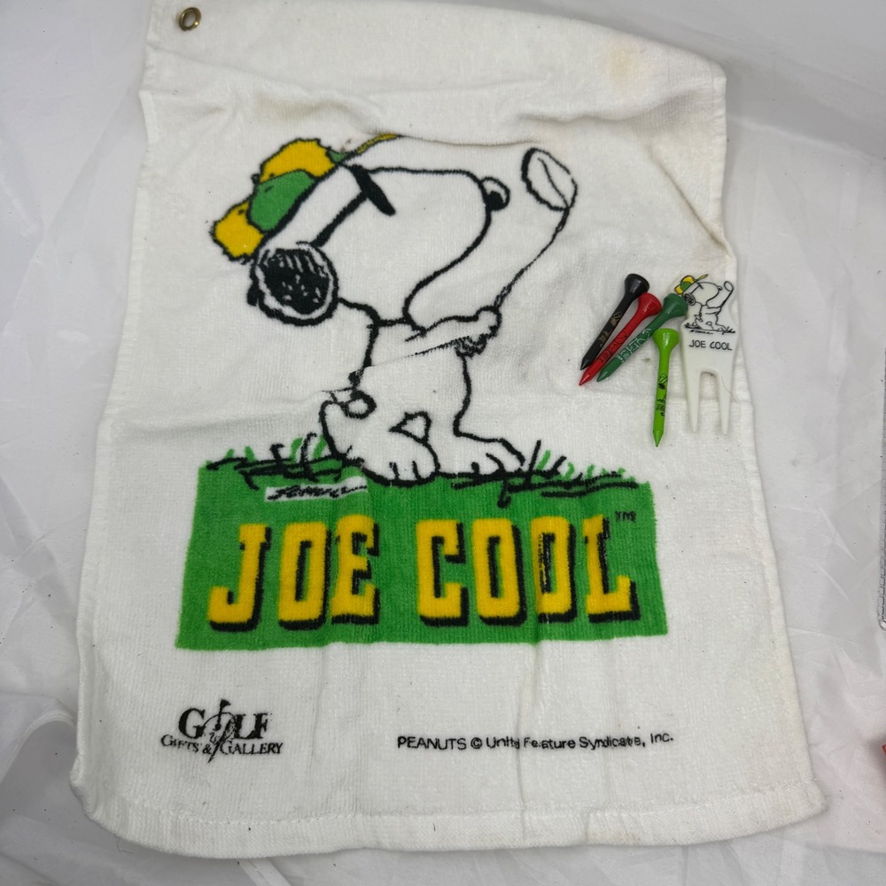 Vintage Peanuts Joe Cool Snoopy Golf Towel Tees and Divot Tool Set White Green